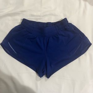 Lululemon 2.5 Hotty hot shorts